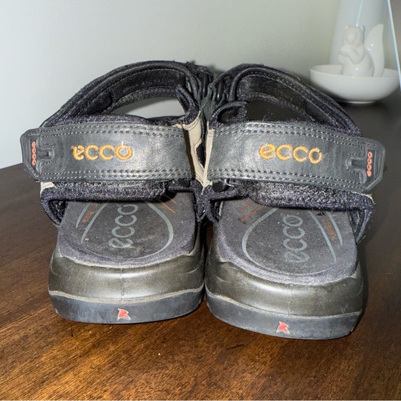 Men\'s ECCO Yuctan Black Leather Strap Sandals Size 41 / US 8 main image 6
